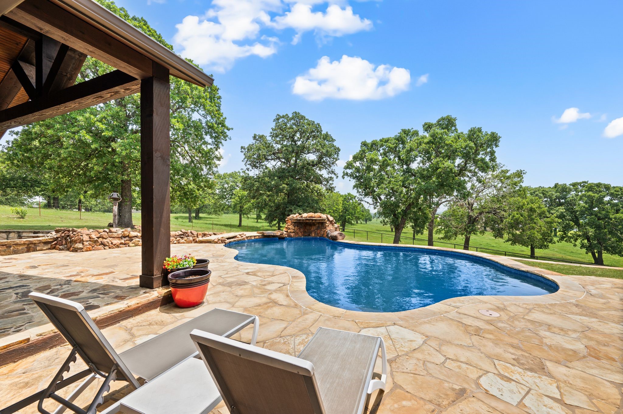 248 Howard Road Valley View TX 76272