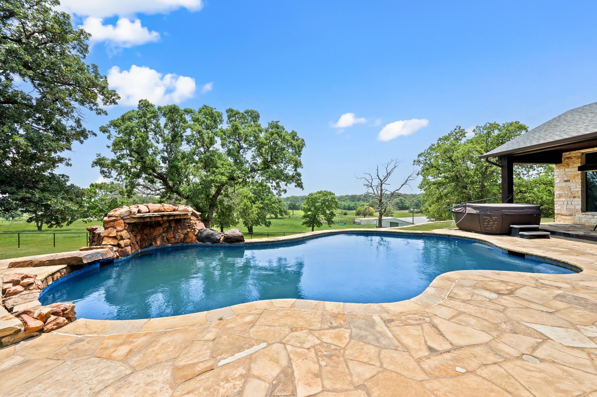 248 Howard Road Valley View TX 76272