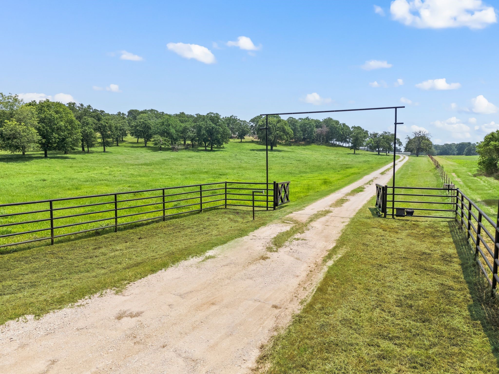 248 Howard Road Valley View TX 76272