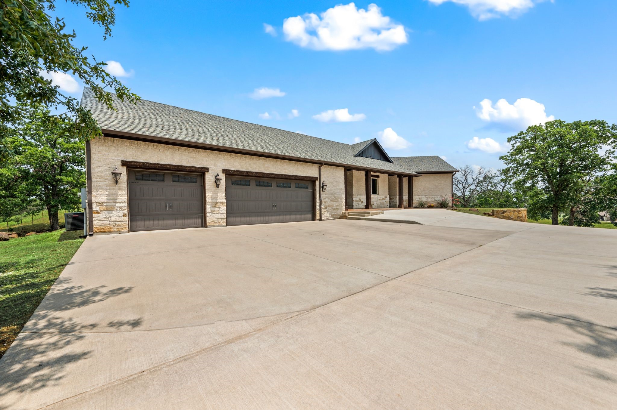 248 Howard Road Valley View TX 76272