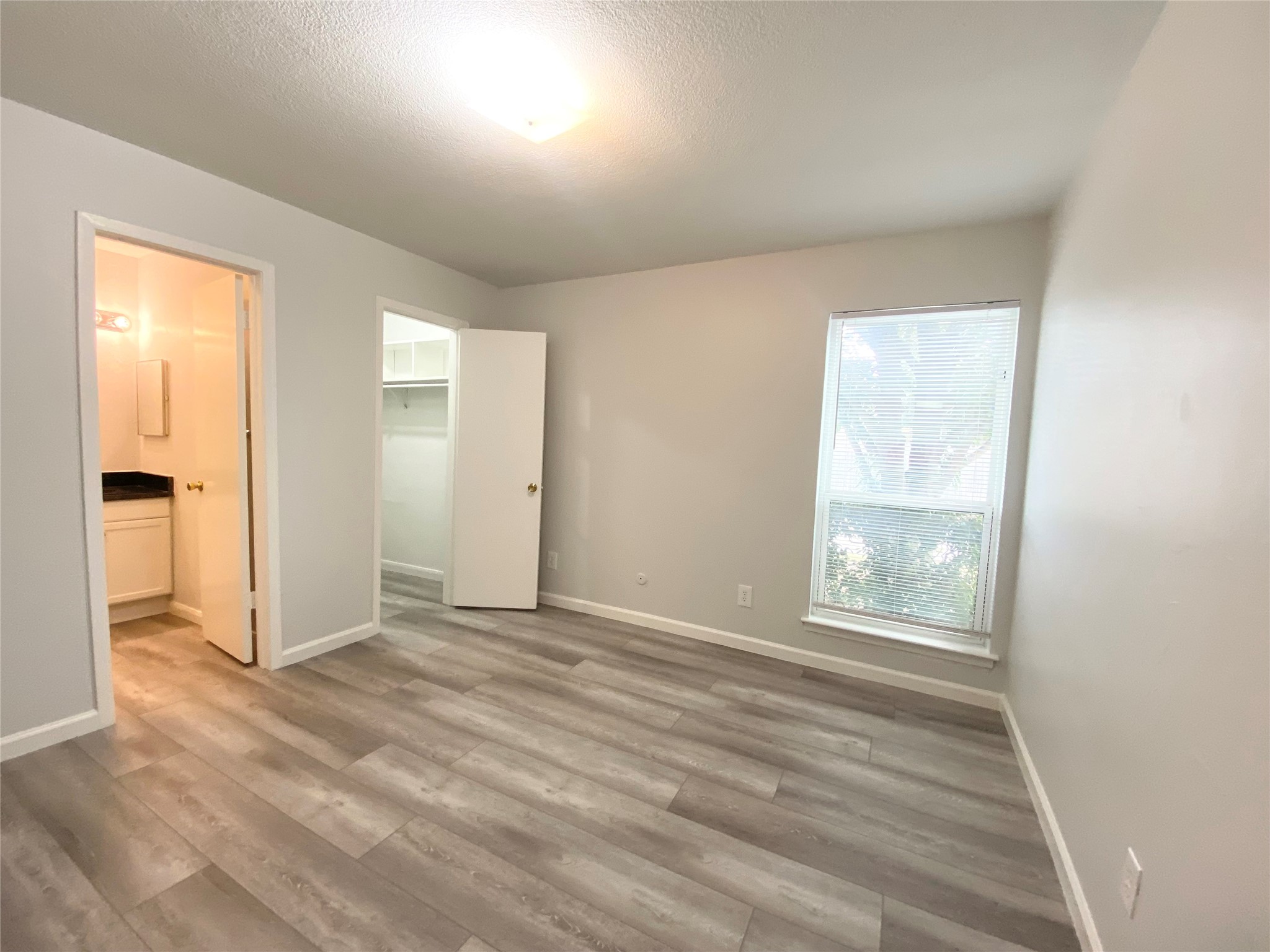 12816 Midway Road Dallas TX 75244