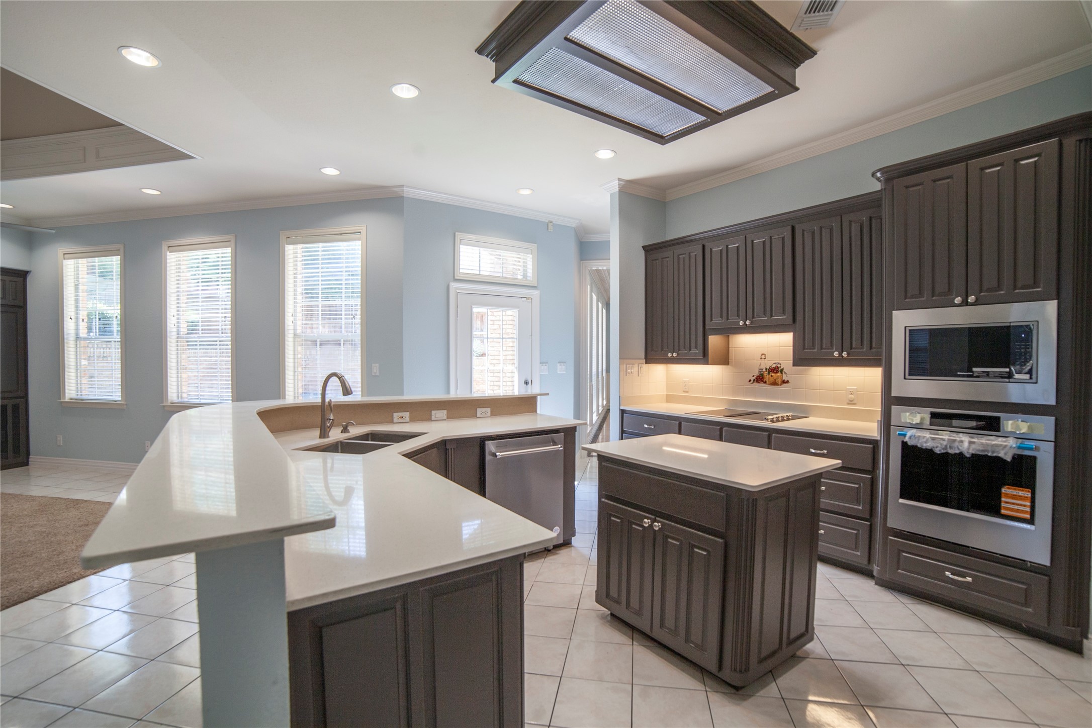 2423 River Rock Circle Arlington TX 76006
