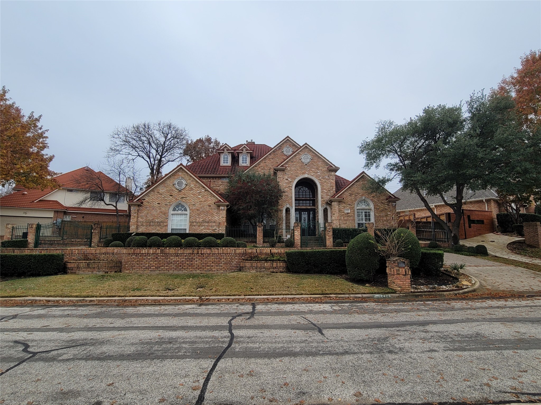 2423 River Rock Circle Arlington TX 76006