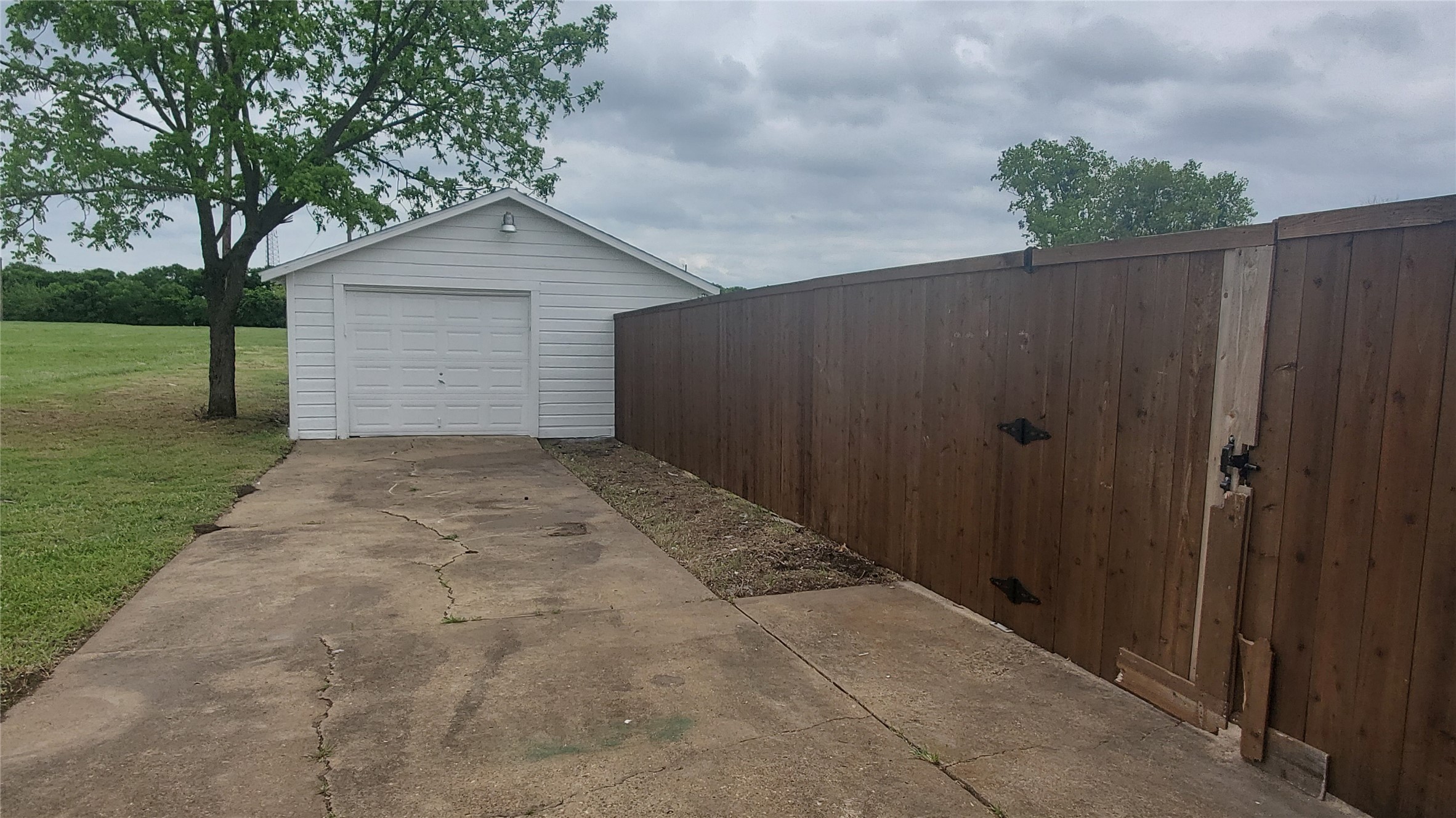 1237 S Waco Street Van Alstyne TX 75495