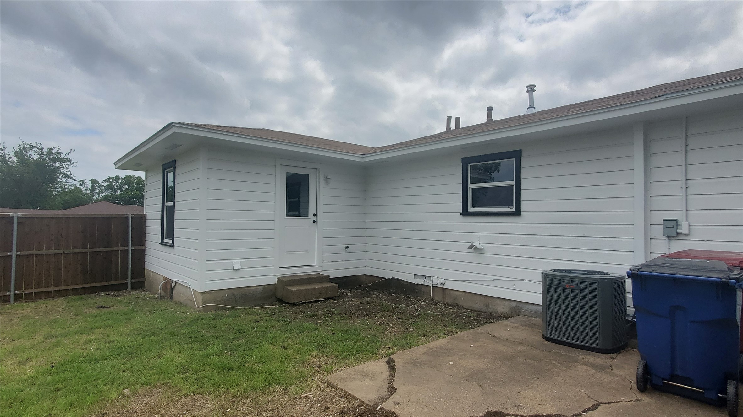 1237 S Waco Street Van Alstyne TX 75495