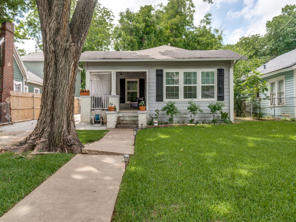 911 S Adams Avenue Dallas TX 75208
