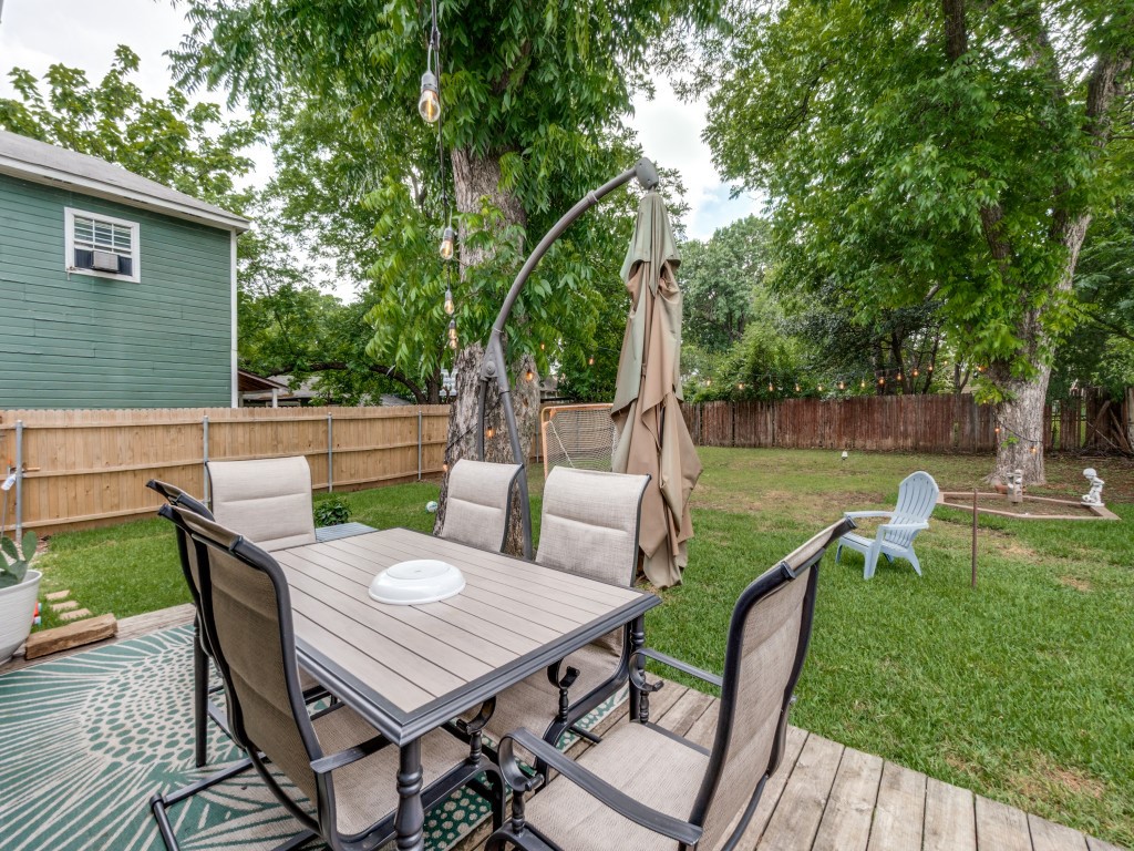 911 S Adams Avenue Dallas TX 75208