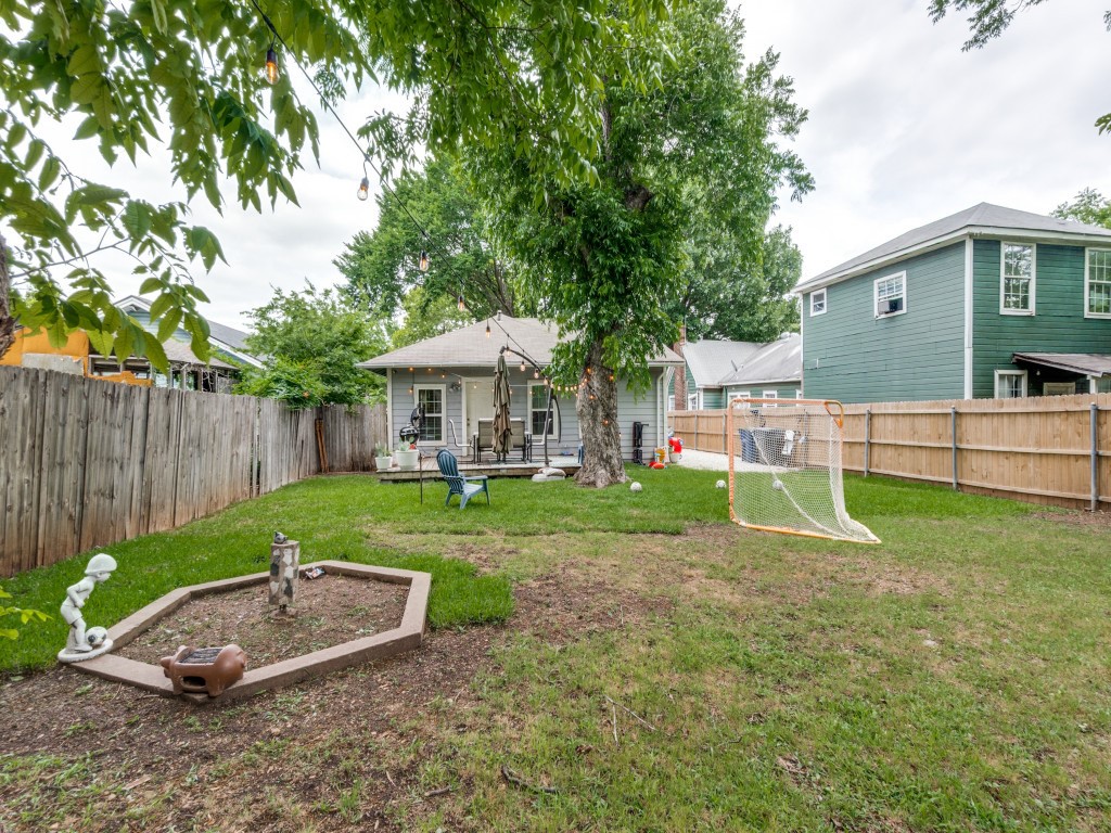 911 S Adams Avenue Dallas TX 75208