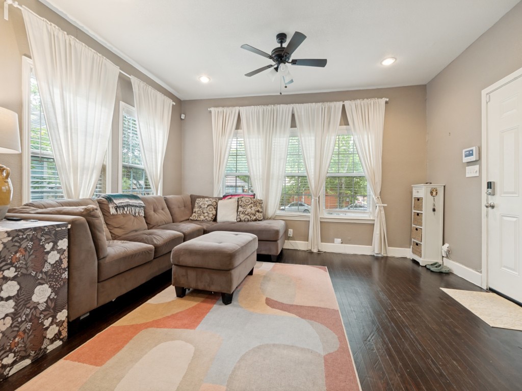 911 S Adams Avenue Dallas TX 75208