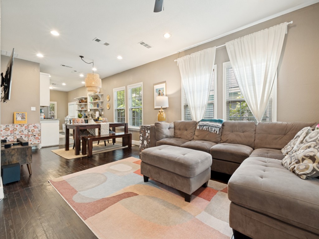 911 S Adams Avenue Dallas TX 75208