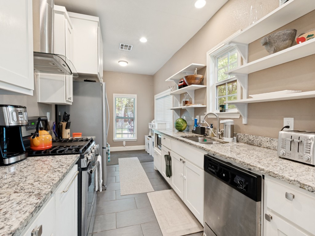 911 S Adams Avenue Dallas TX 75208
