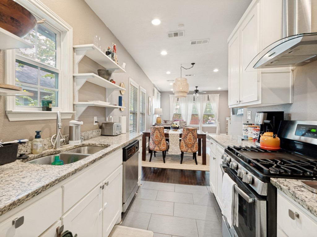 911 S Adams Avenue Dallas TX 75208