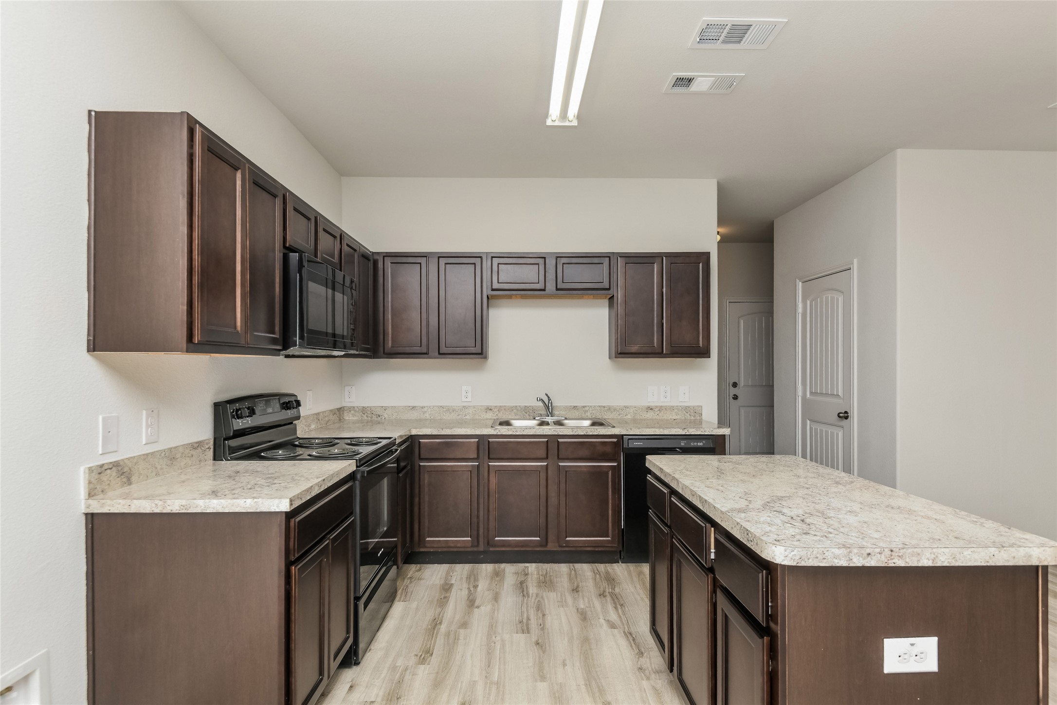 1205 Mallard Cove Ennis TX 75119
