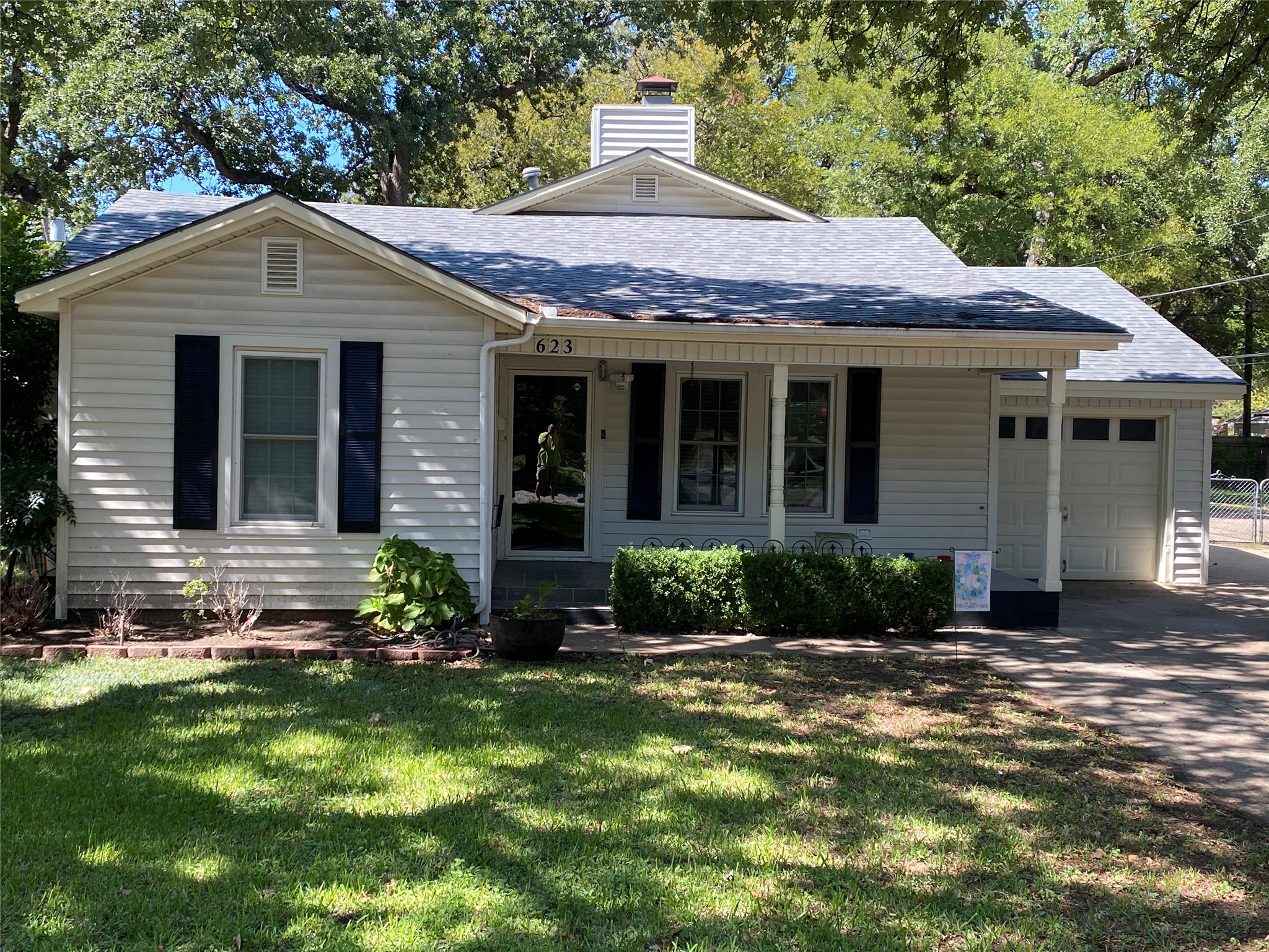 623 Club Oak Drive River Oaks TX 76114