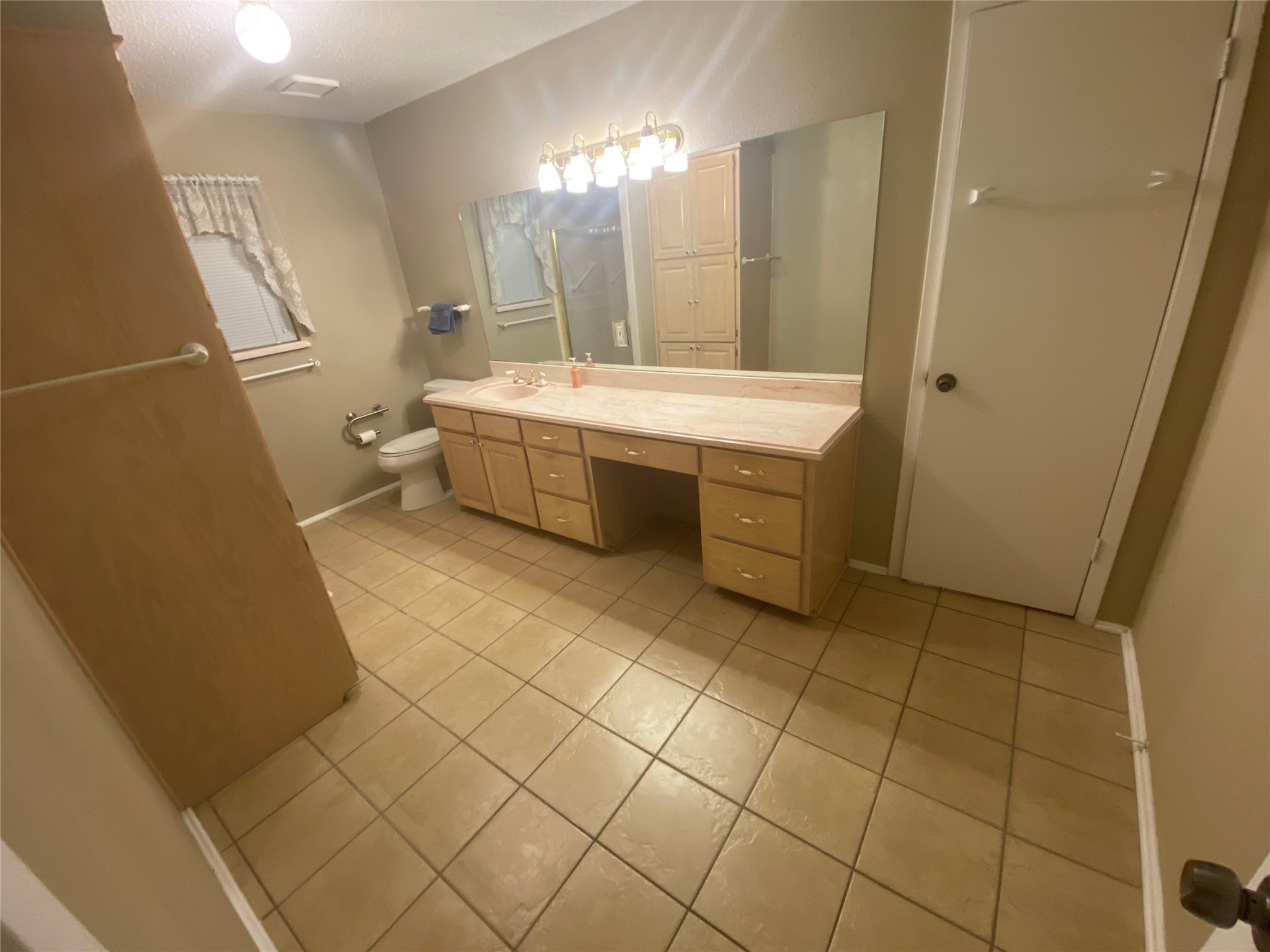 623 Club Oak Drive River Oaks TX 76114