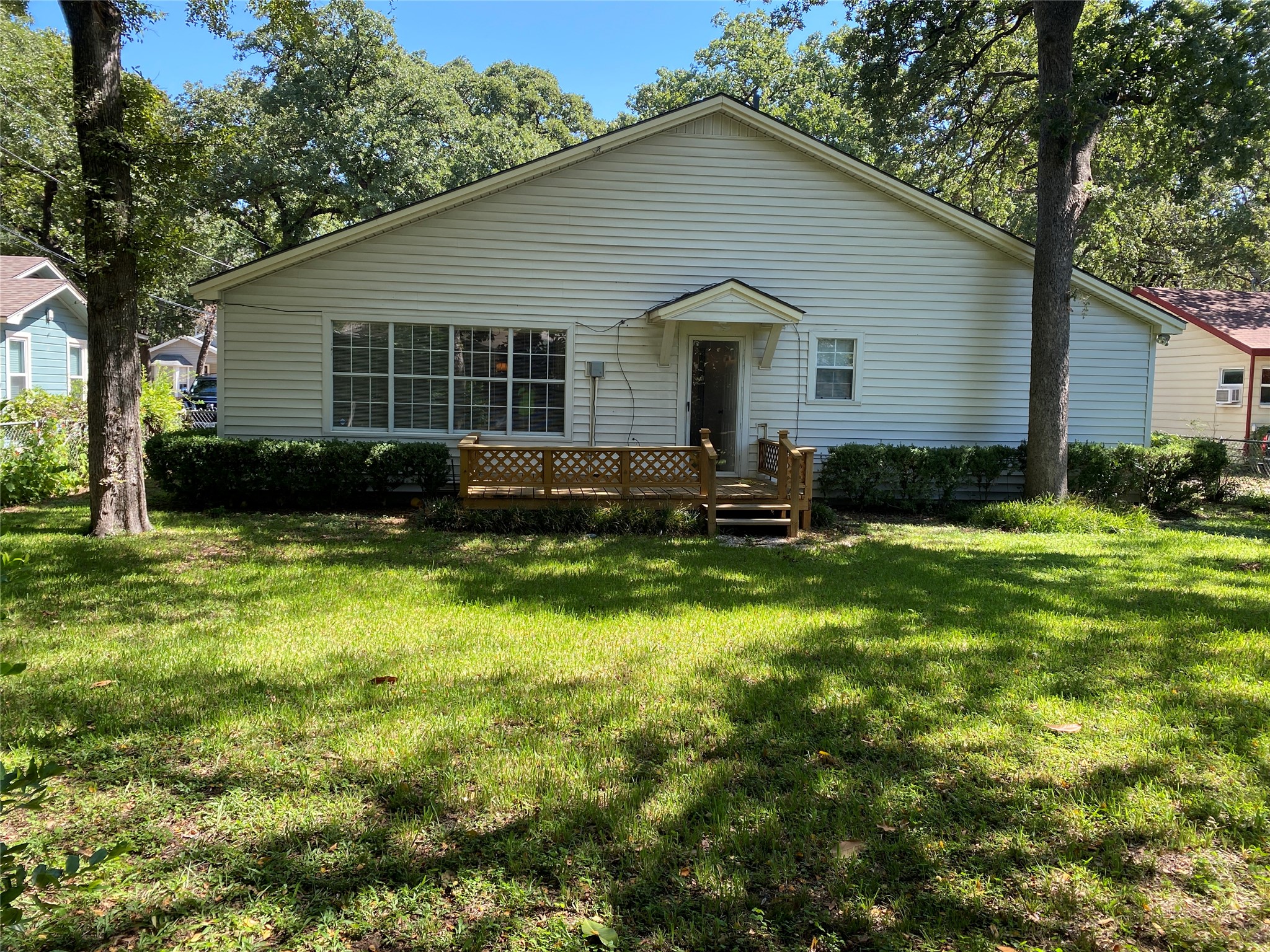 623 Club Oak Drive River Oaks TX 76114