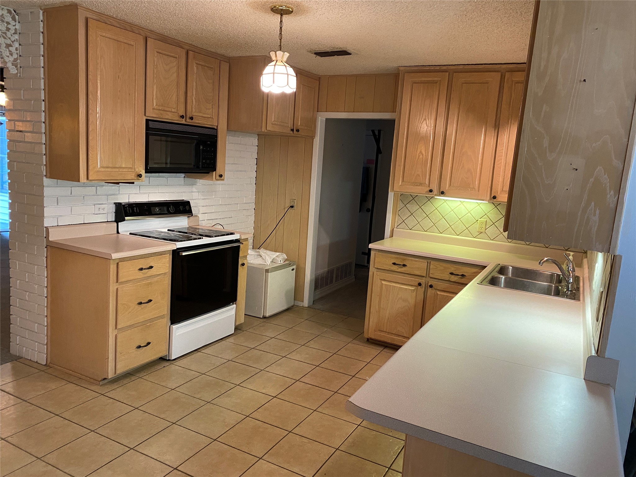 623 Club Oak Drive River Oaks TX 76114