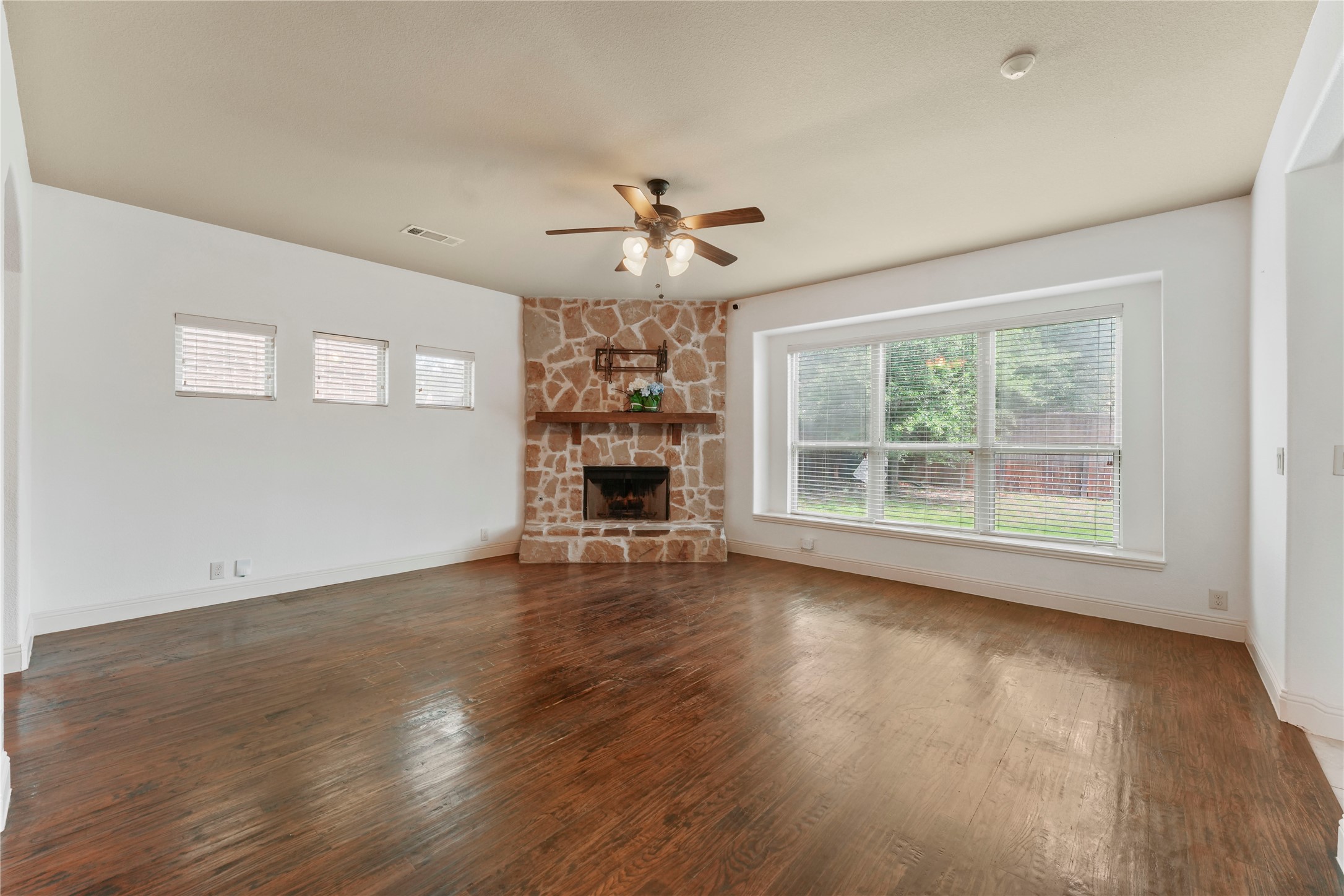 1204 E Shawnee Drive Savannah TX 76227