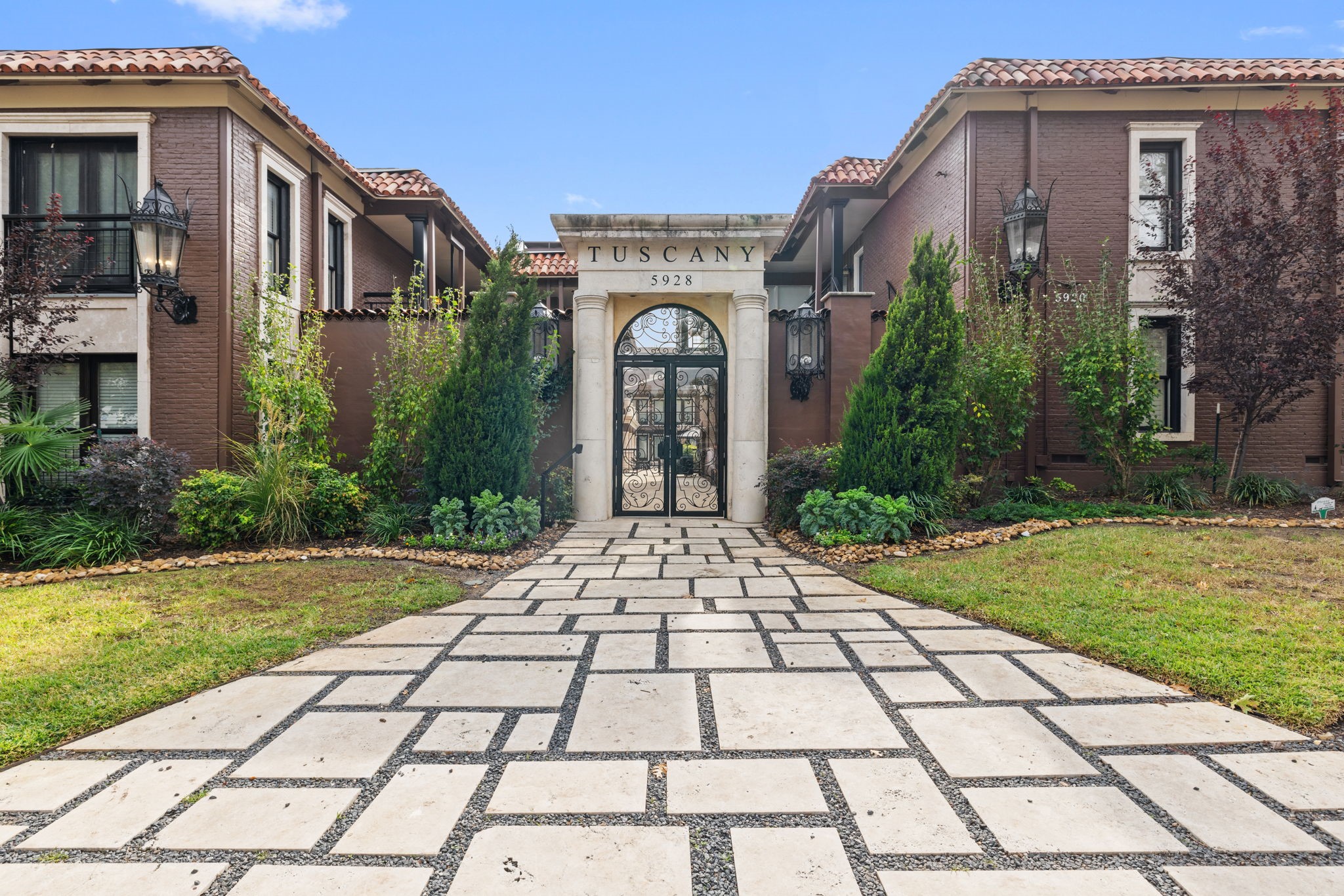 5928 Sandhurst Lane Dallas TX 75206