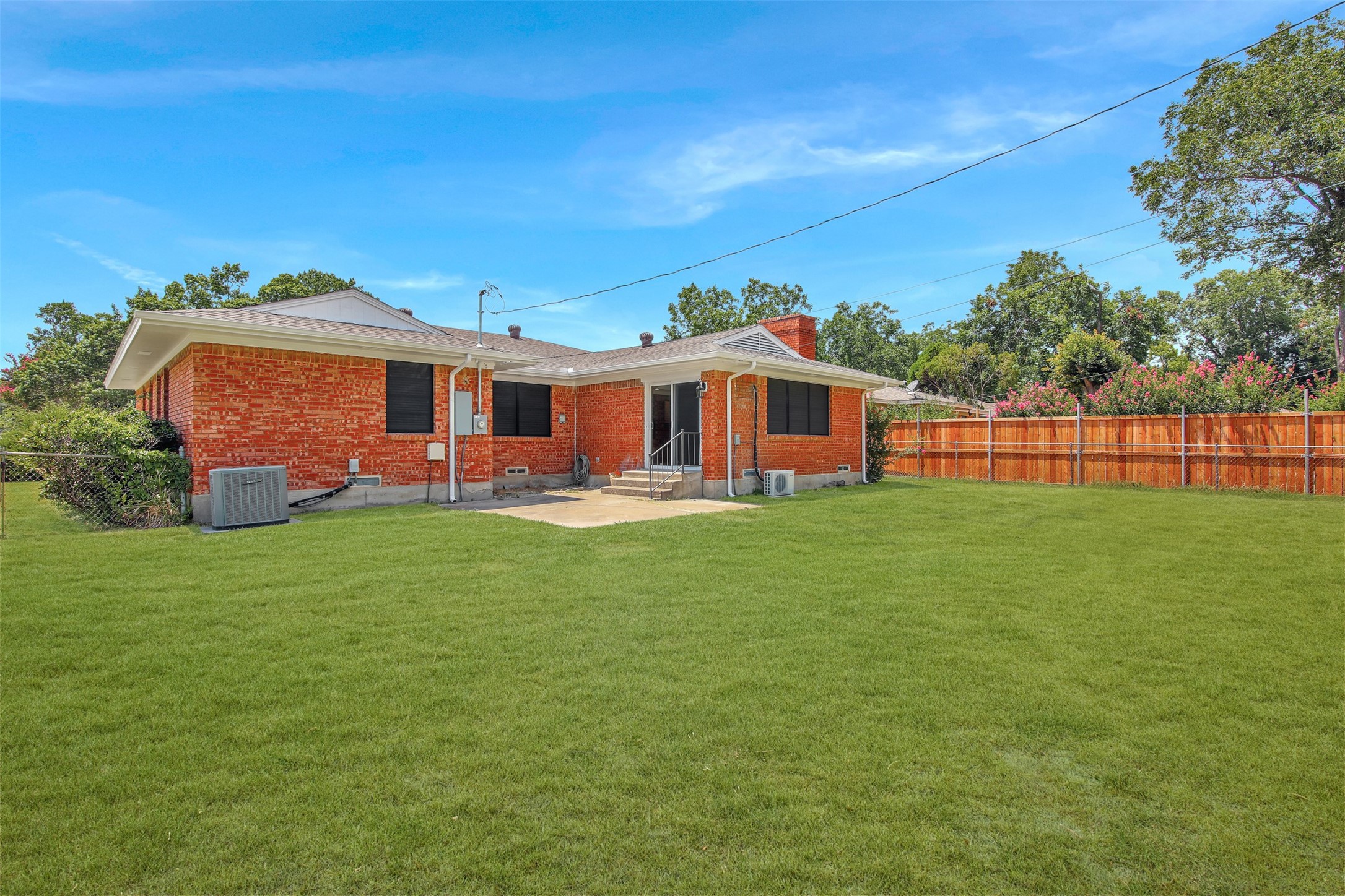 1422 Flamingo Lane Garland TX 75042