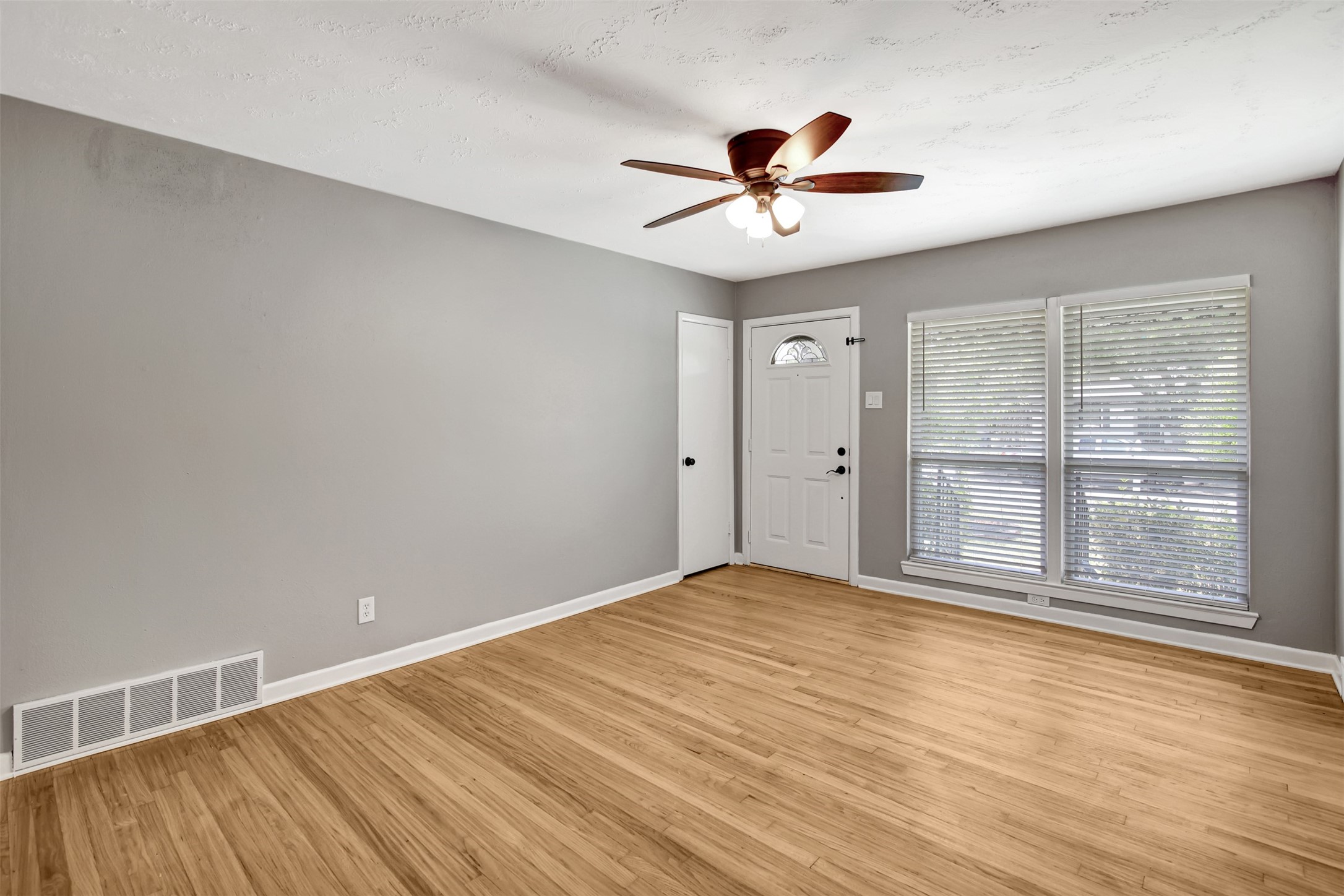 1422 Flamingo Lane Garland TX 75042