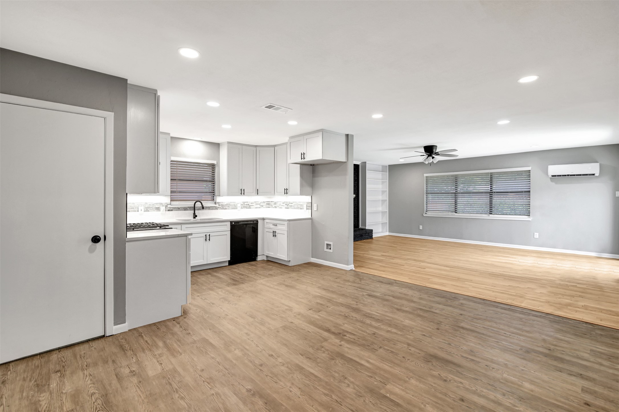 1422 Flamingo Lane Garland TX 75042