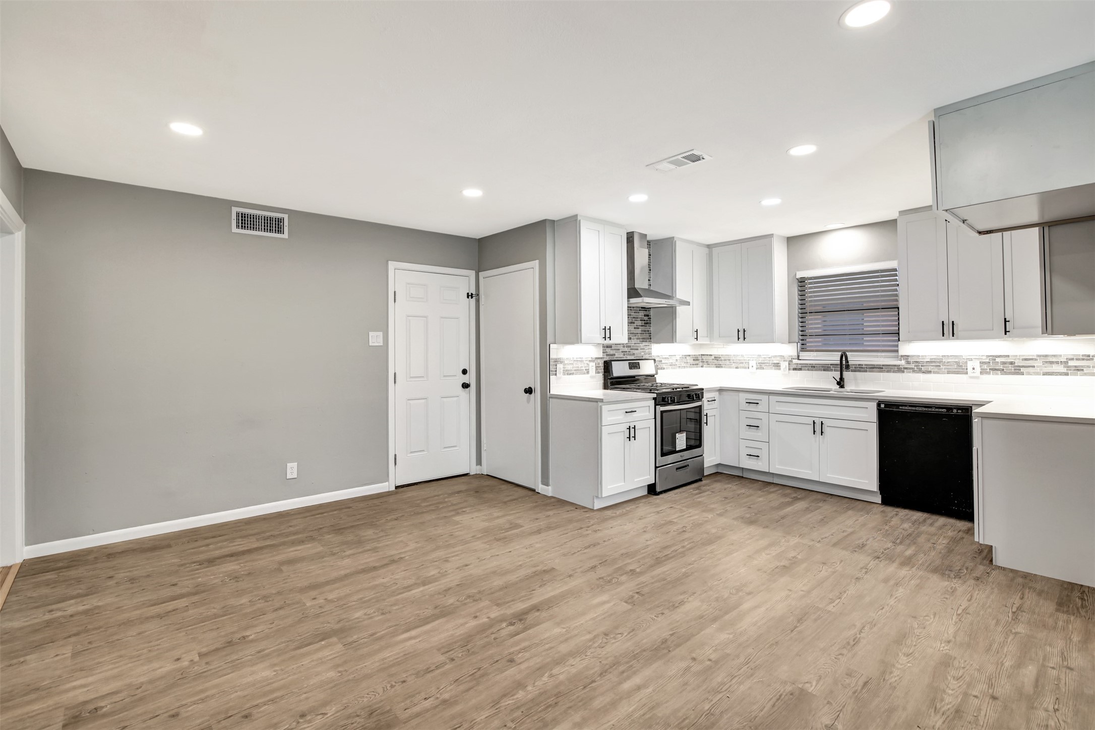 1422 Flamingo Lane Garland TX 75042