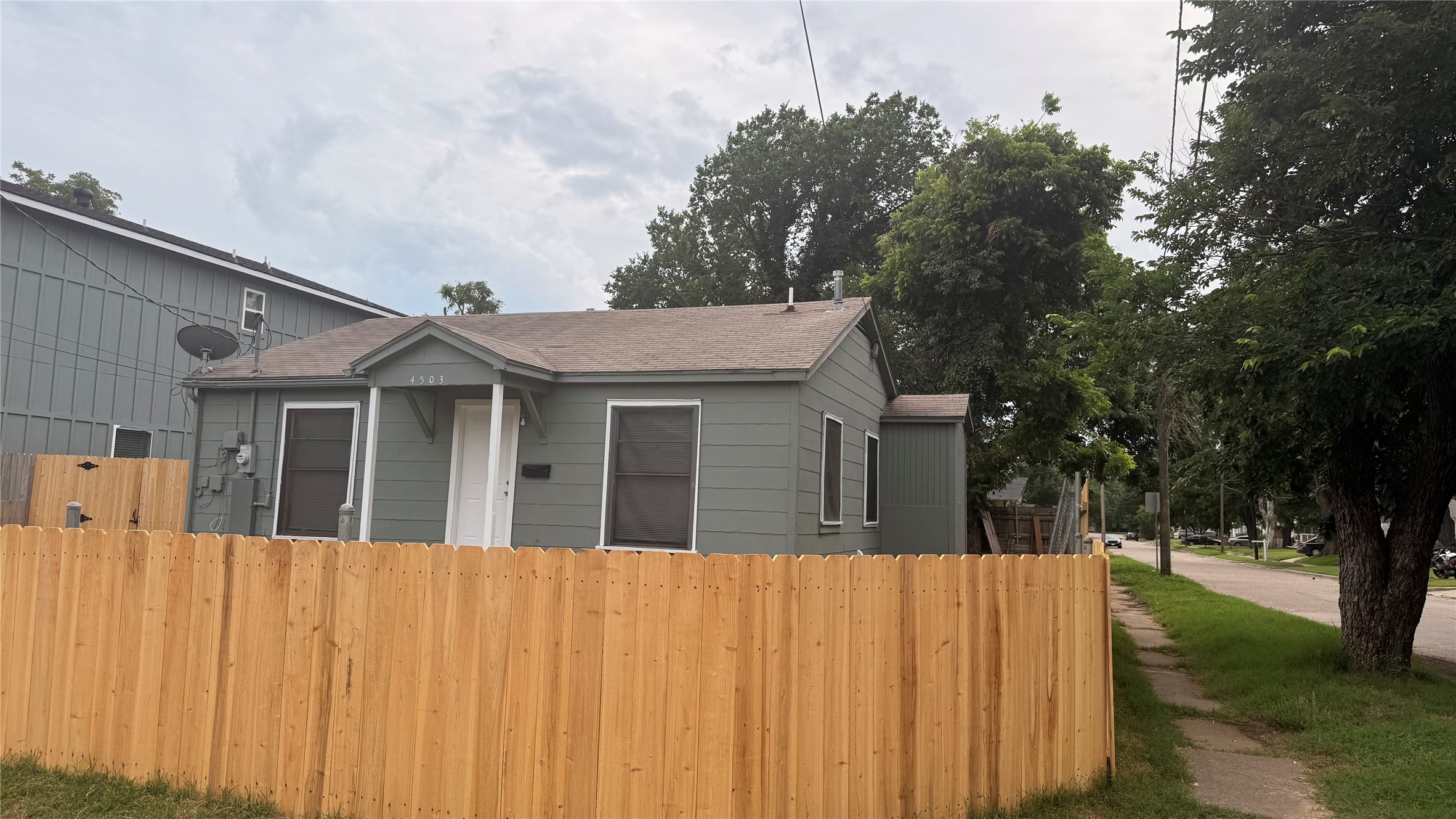 4503 Bradshaw Street Dallas TX 75215