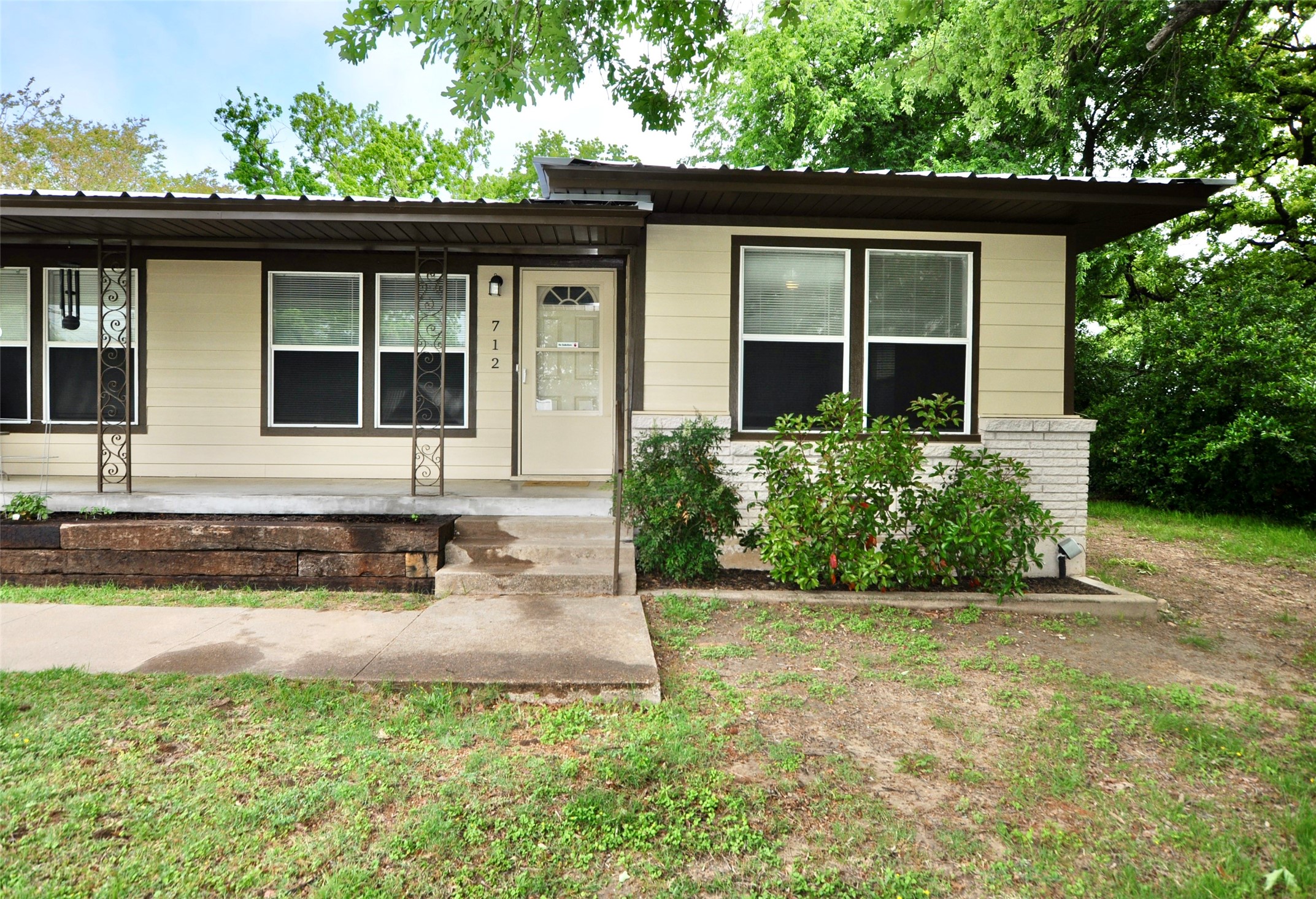 712 W Bridge Street Weatherford TX 76086