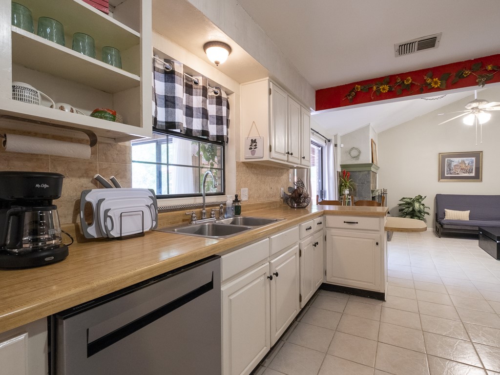 408 Heritage Trail Granbury TX 76048