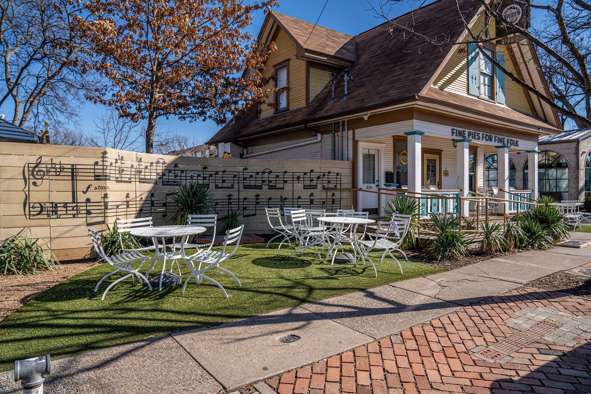 600 Melba Street Dallas TX 75208
