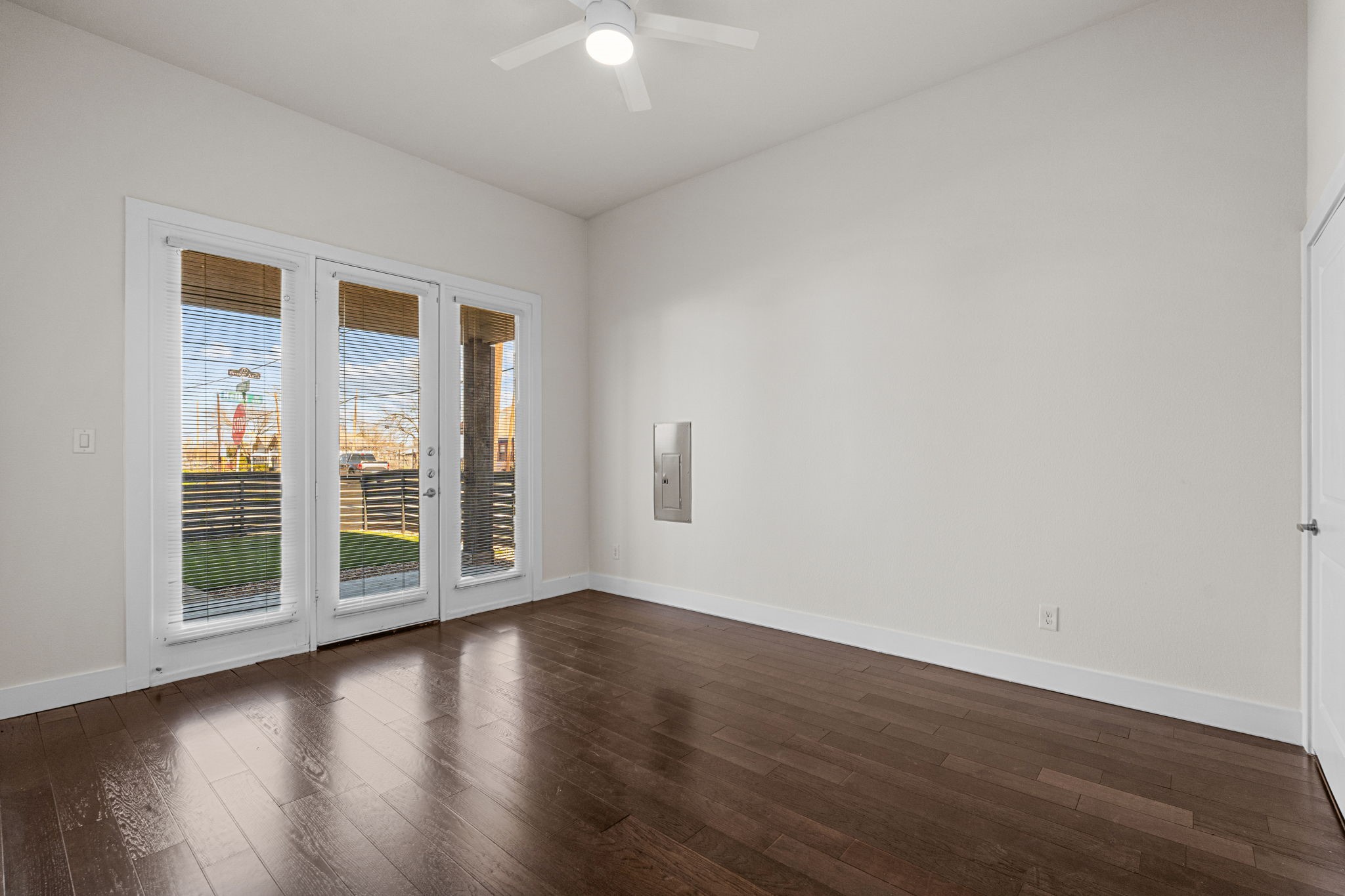 600 Melba Street Dallas TX 75208