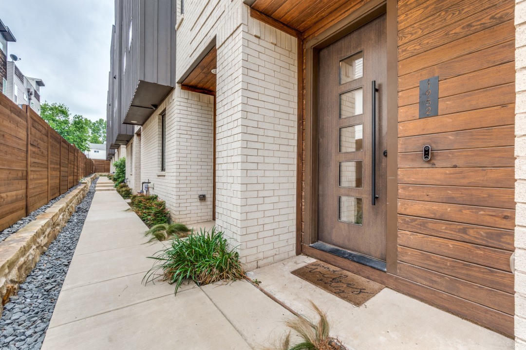 1952 Kearney Court Dallas TX 75204