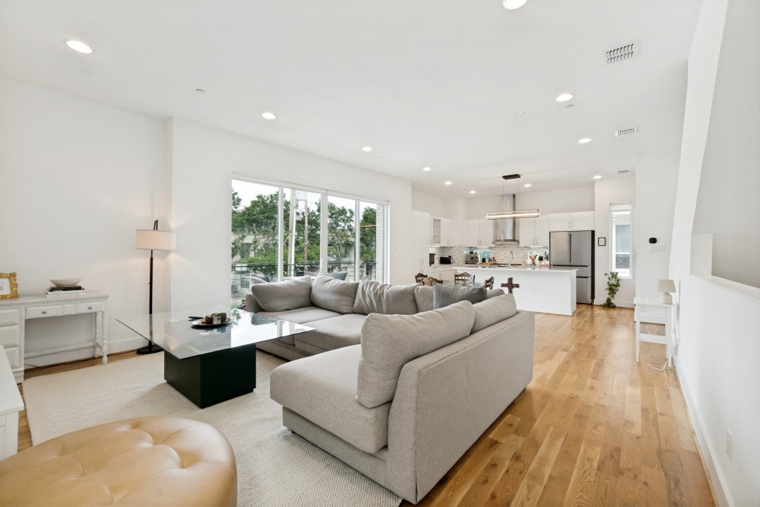 1952 Kearney Court Dallas TX 75204