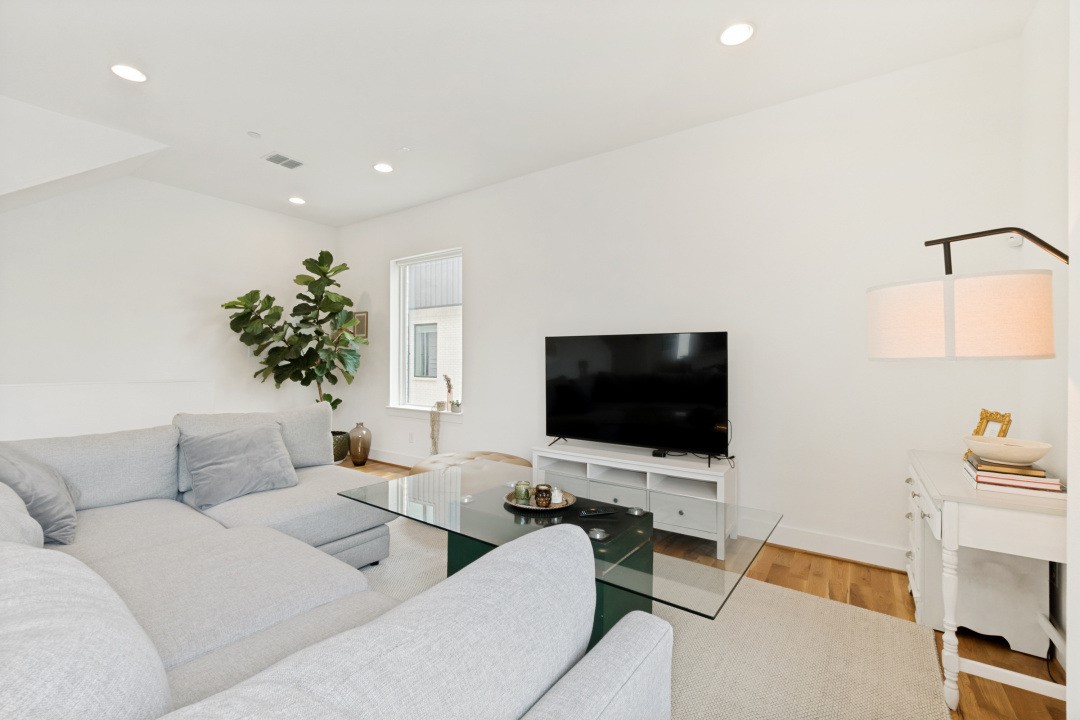 1952 Kearney Court Dallas TX 75204