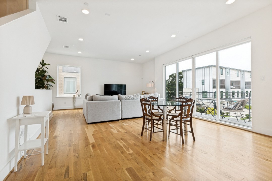 1952 Kearney Court Dallas TX 75204