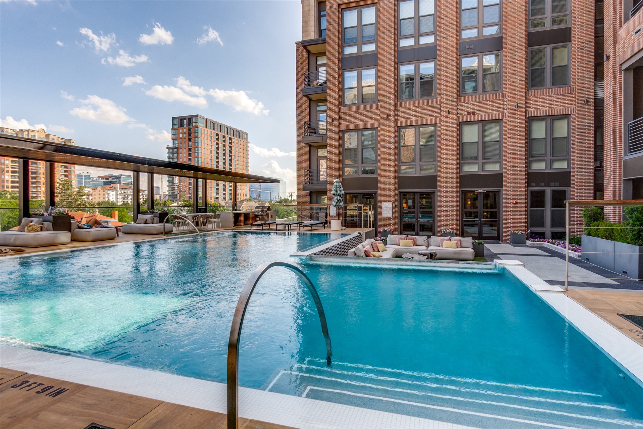 2929 Oak Lawn Avenue Dallas TX 75219