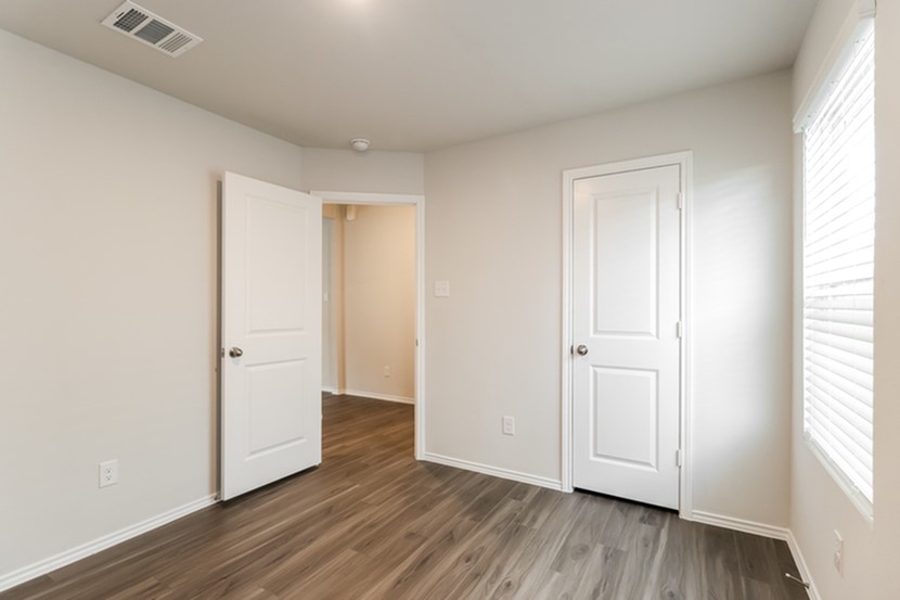 435 Sussex Everman TX 76140