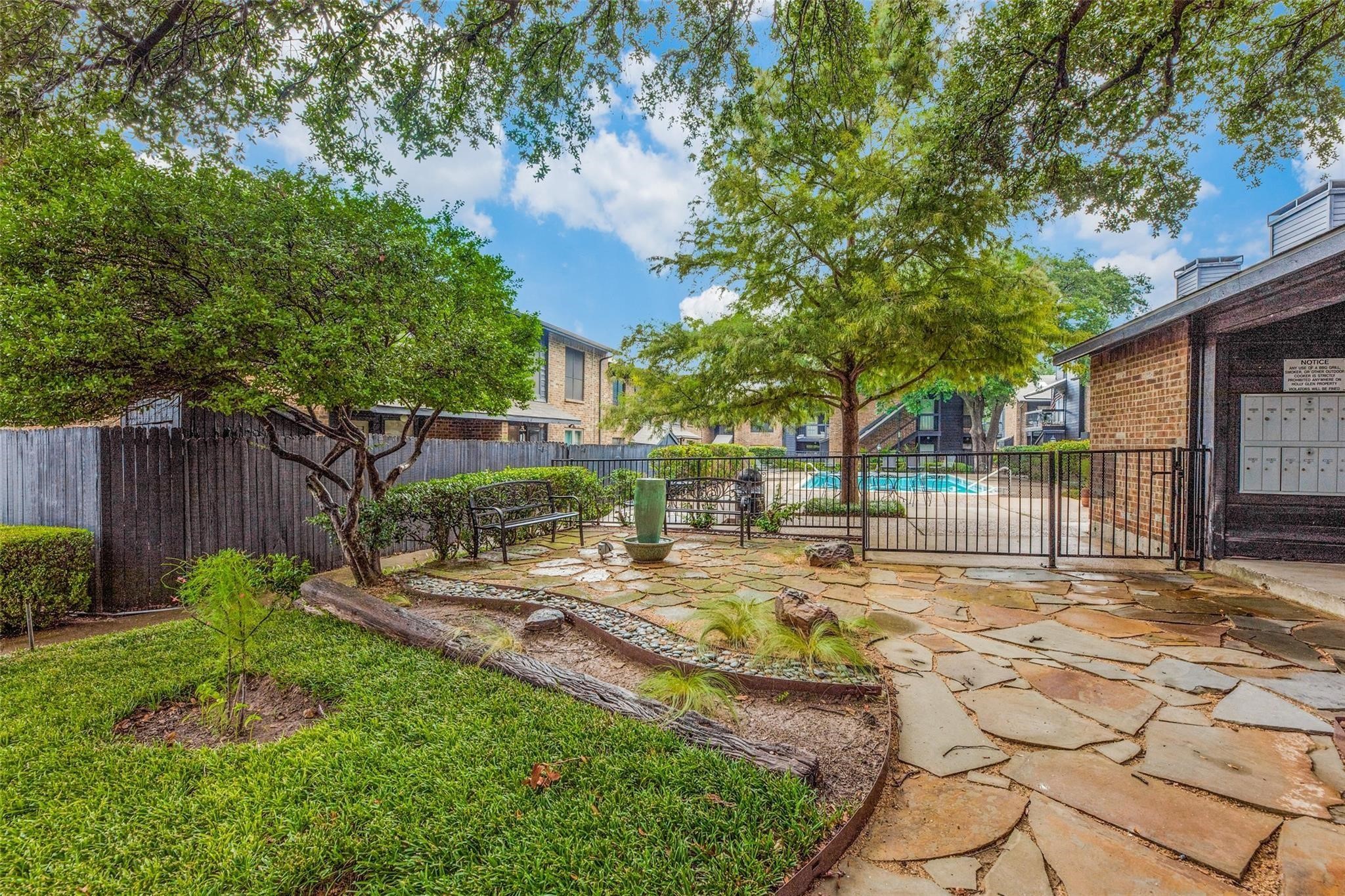 7525 Holly Hill Drive Dallas TX 75231
