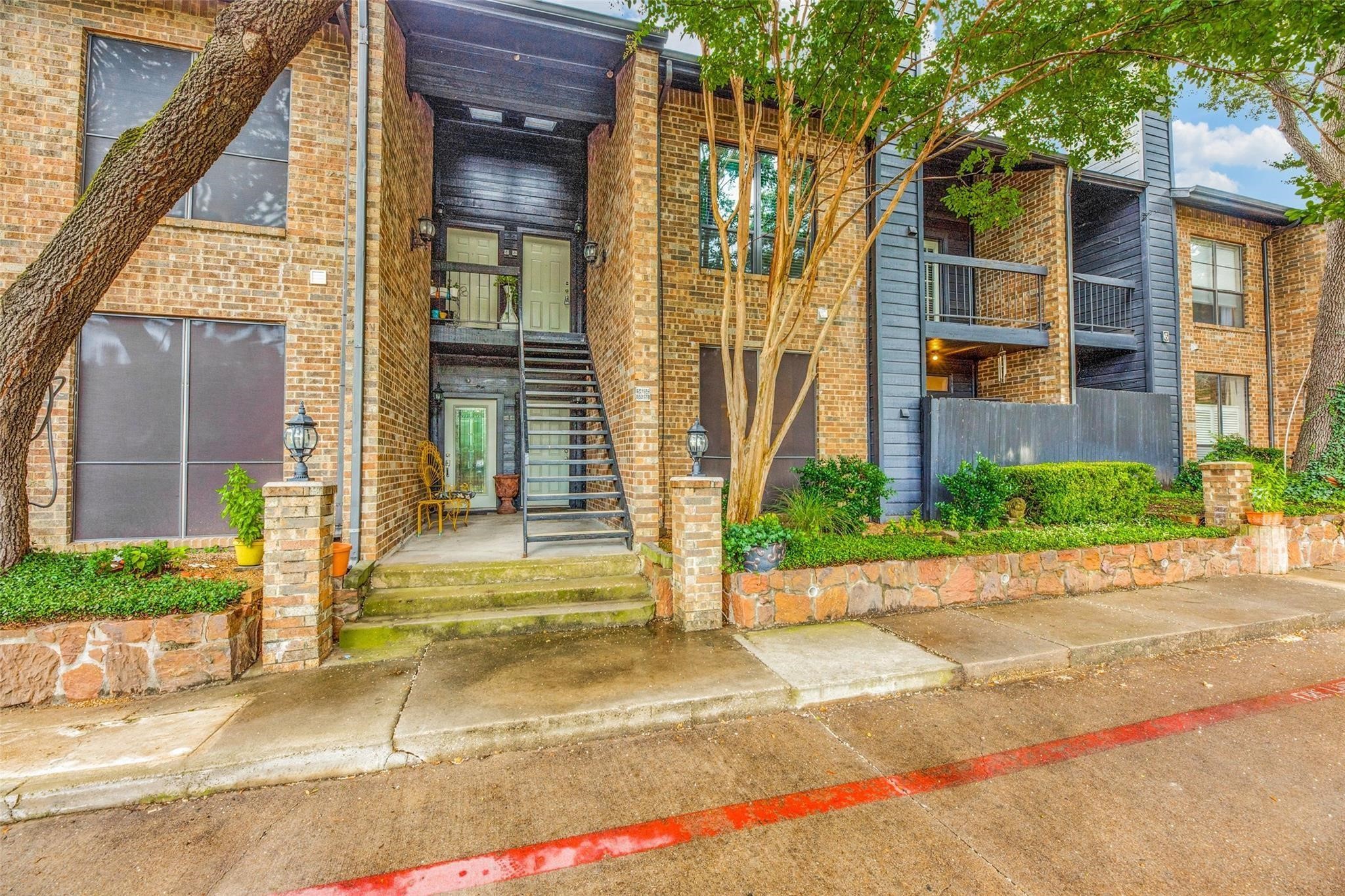 7525 Holly Hill Drive Dallas TX 75231