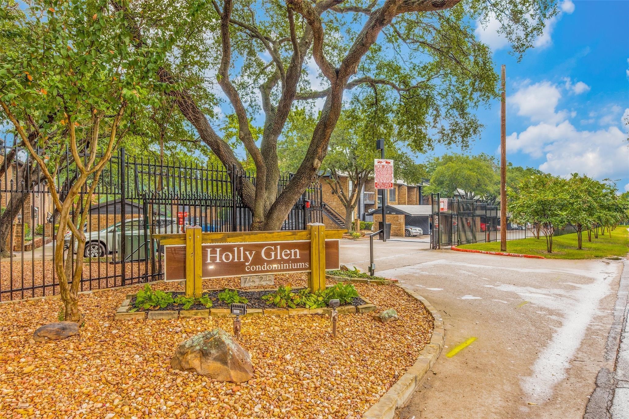 7525 Holly Hill Drive Dallas TX 75231