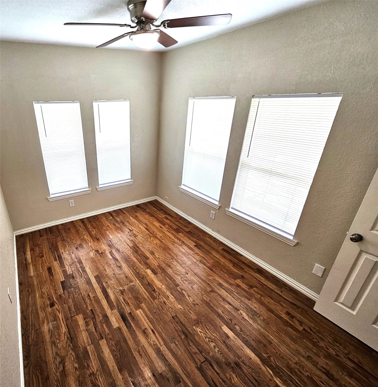1927 W 10th Street Dallas TX 75208