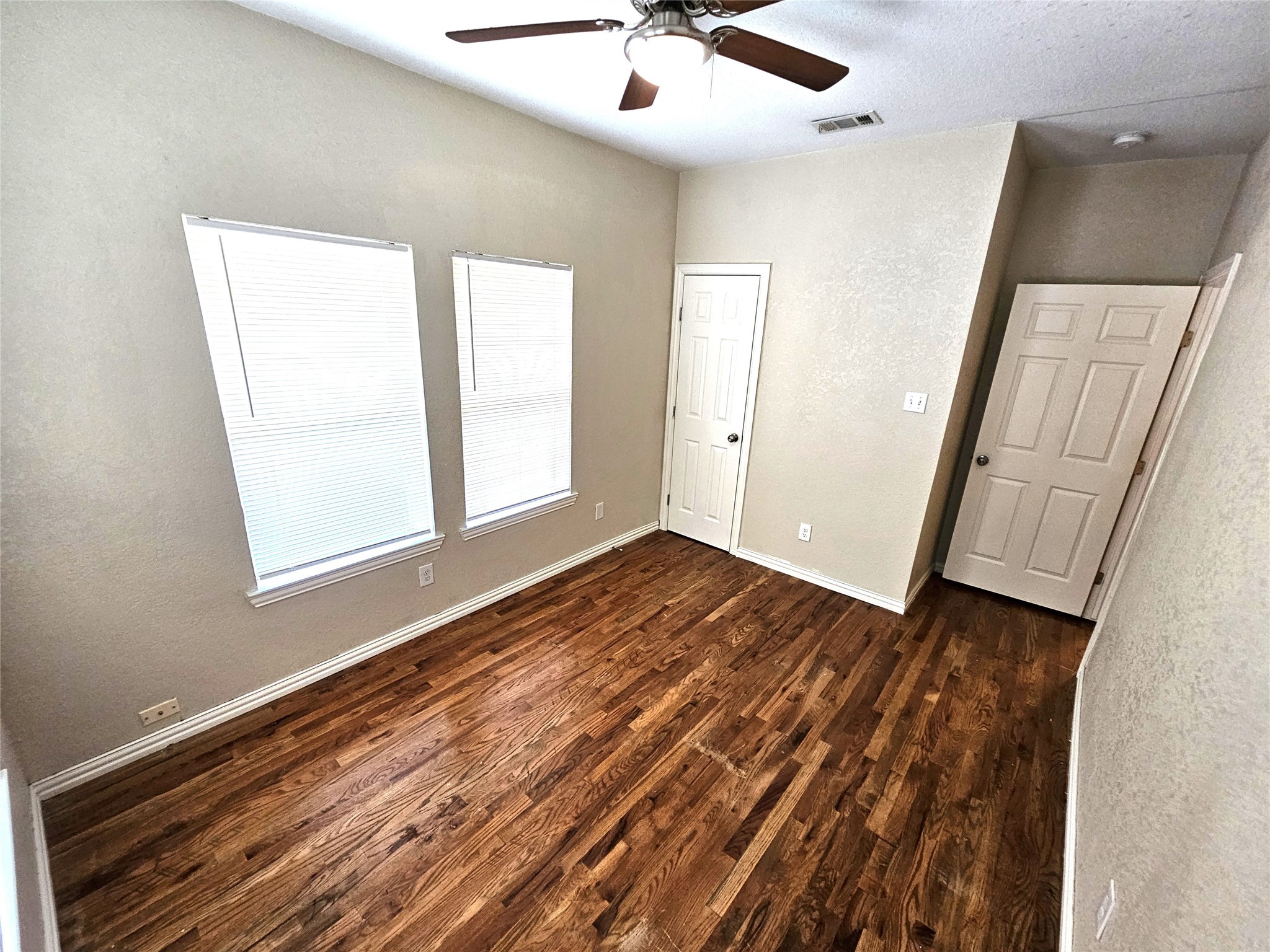 1927 W 10th Street Dallas TX 75208