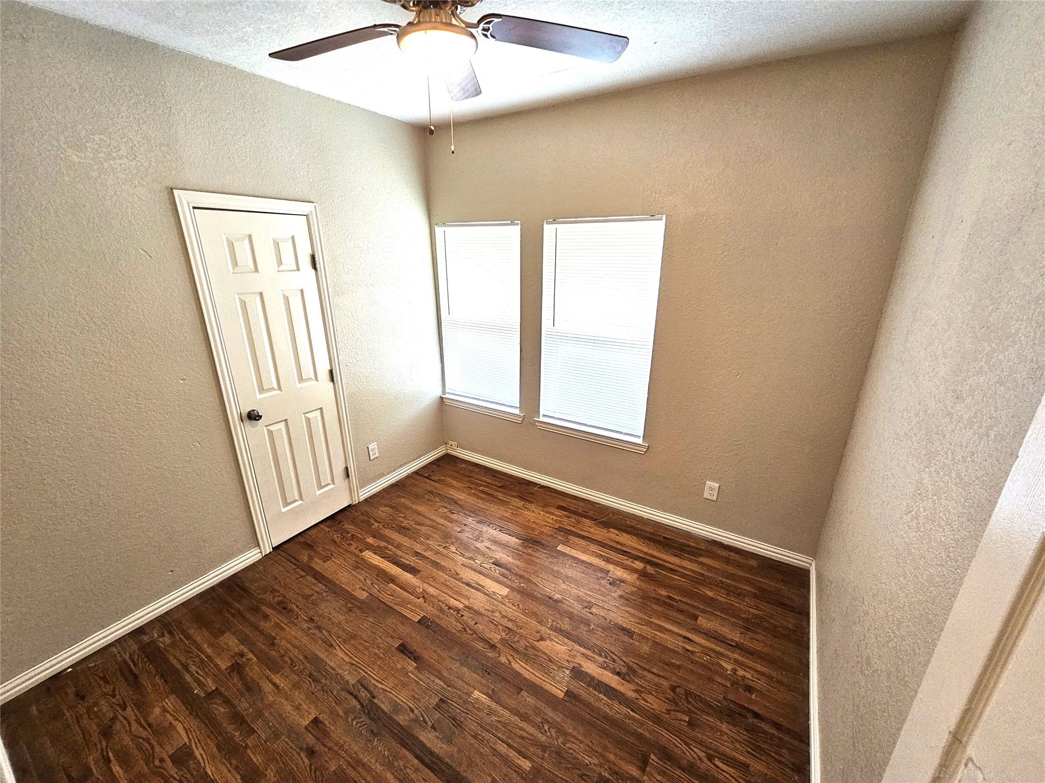 1927 W 10th Street Dallas TX 75208