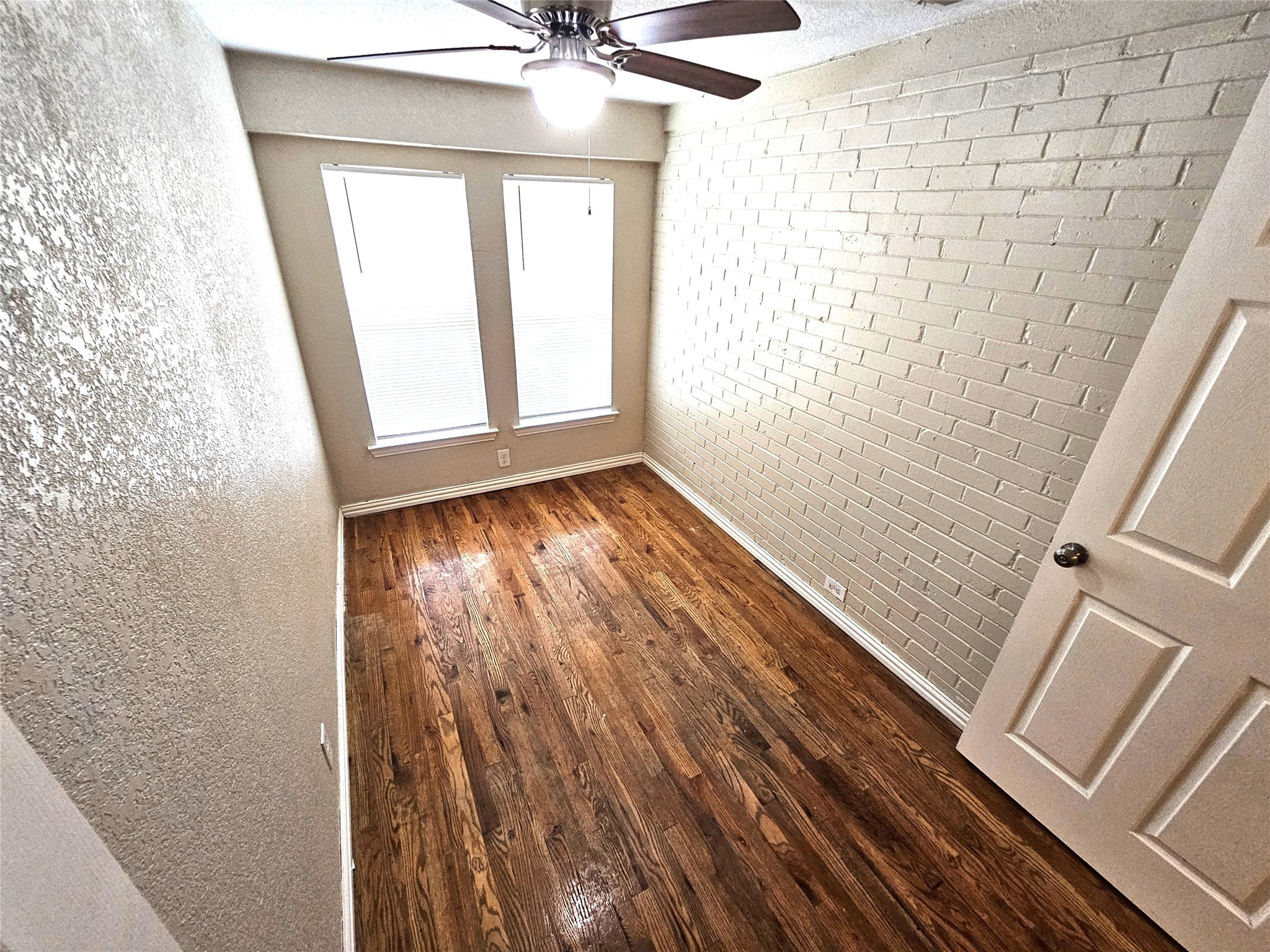 1927 W 10th Street Dallas TX 75208