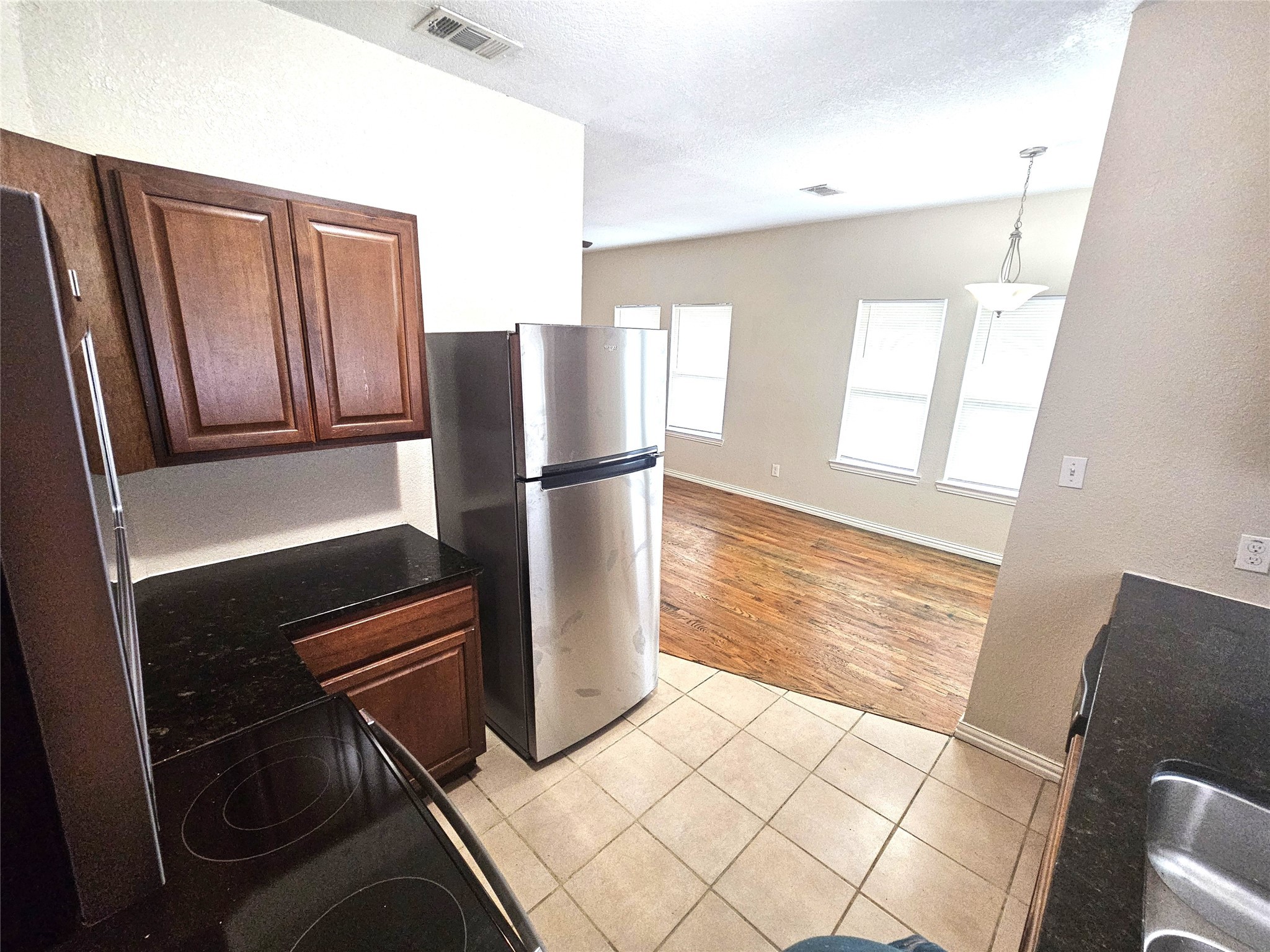 1927 W 10th Street Dallas TX 75208