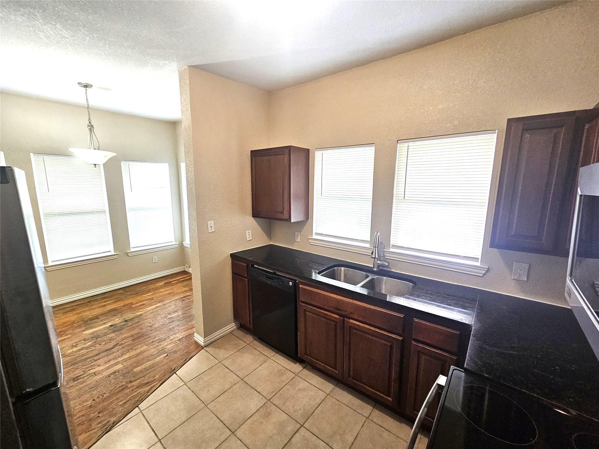 1927 W 10th Street Dallas TX 75208