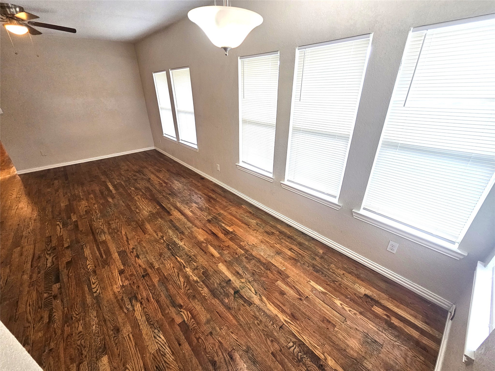 1927 W 10th Street Dallas TX 75208