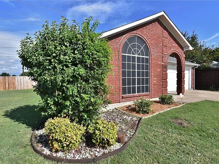 6323 Brookbriar Court Arlington TX 76018