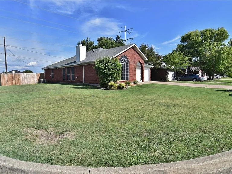 6323 Brookbriar Court Arlington TX 76018